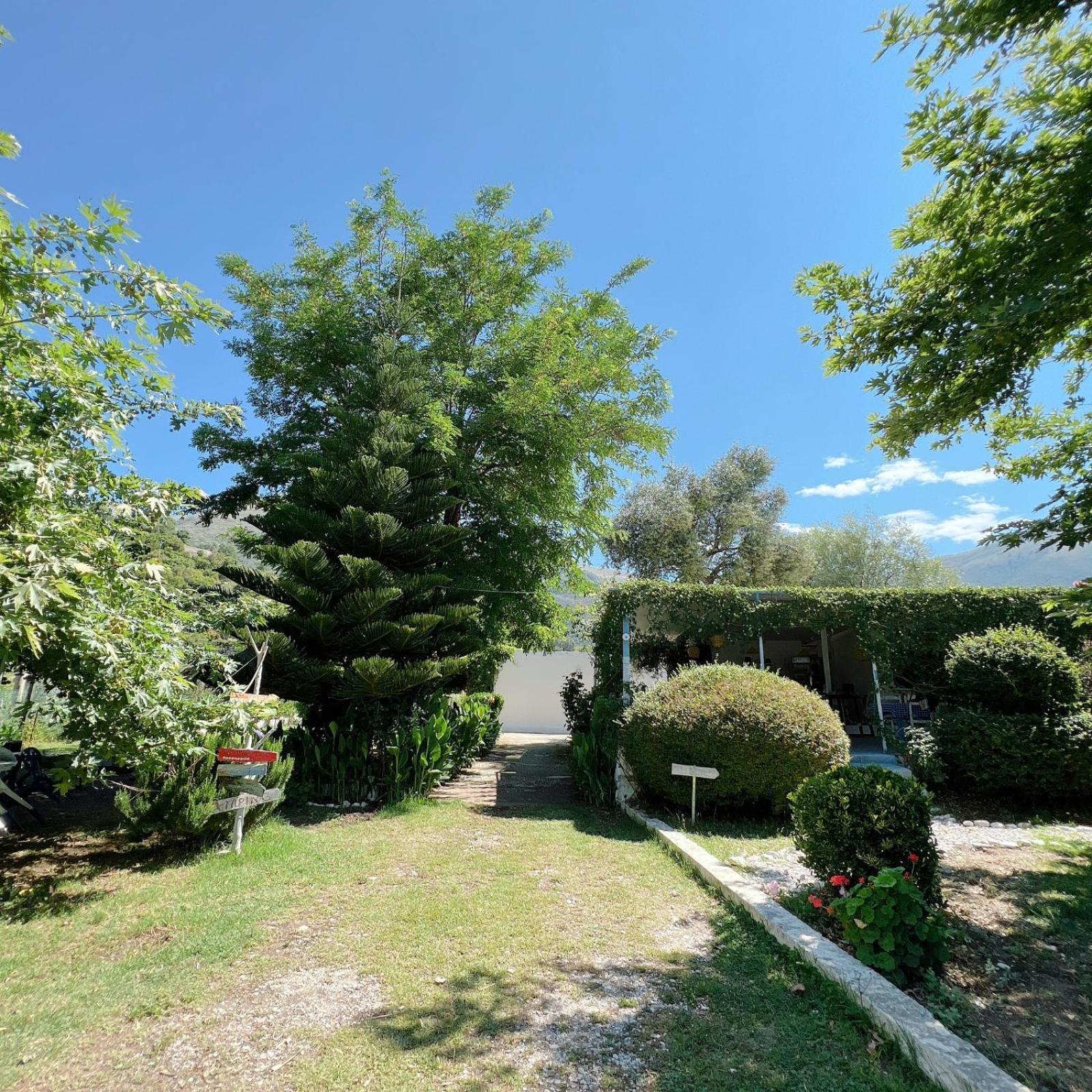 Garden Villa Naza Piqeras Exterior photo