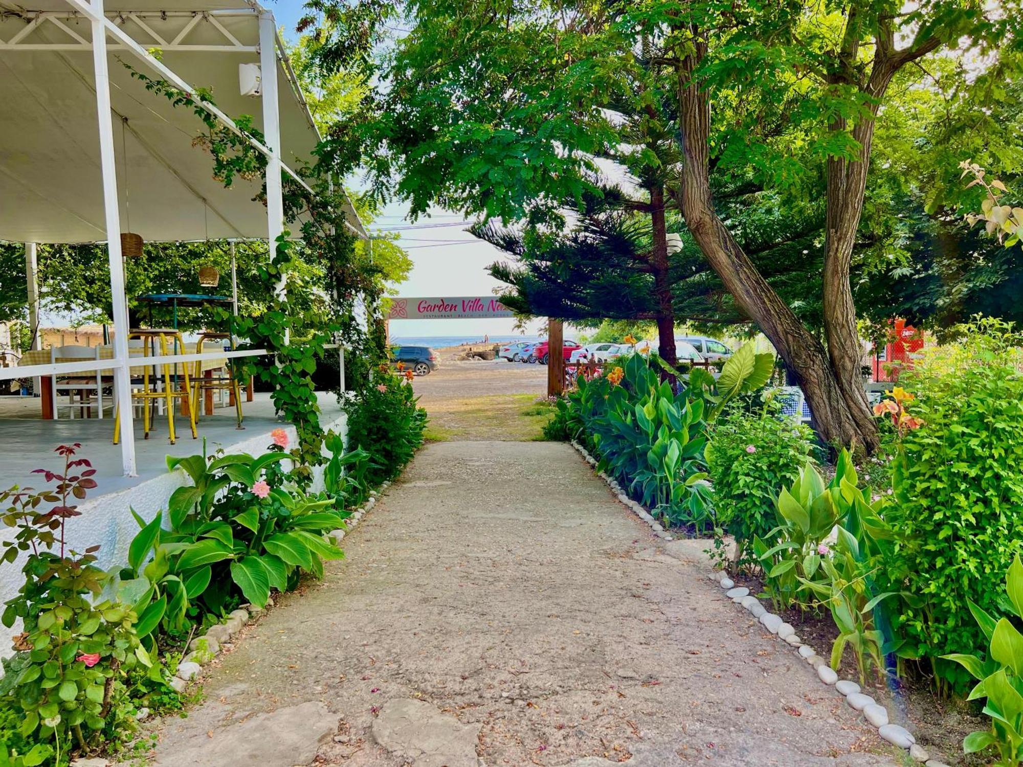 Garden Villa Naza Piqeras Exterior photo